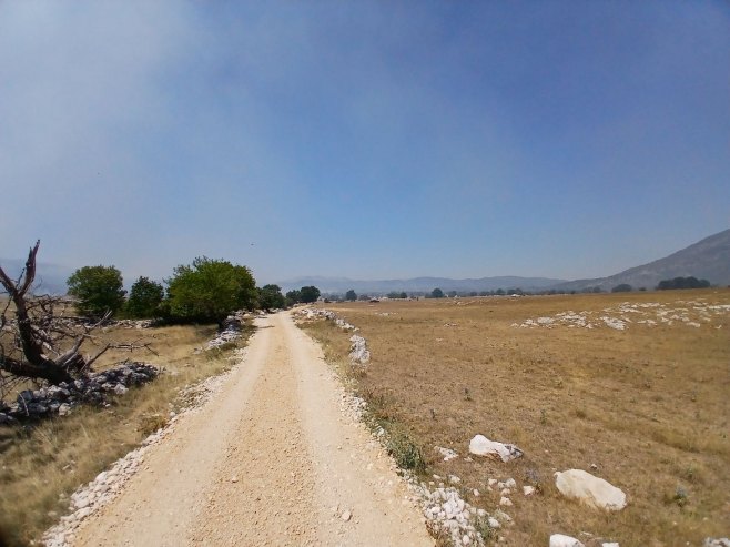 Proširila se linija požara na visoravni Morine kod Nevesinja