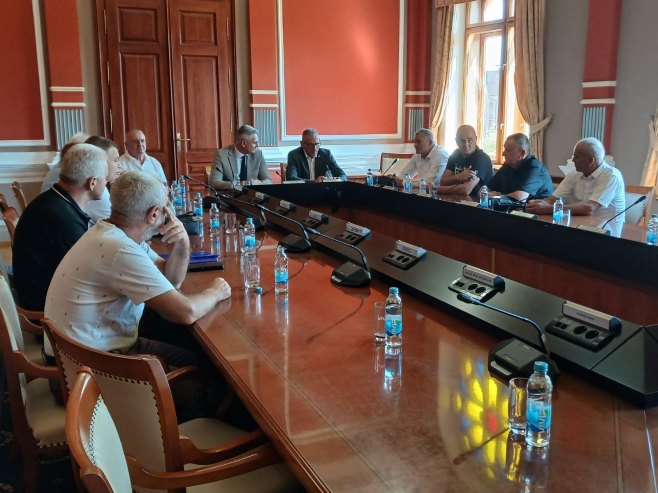 Ministar Ostojić u Brckom Ministar Ostojić u Brckom - Foto: RTRS