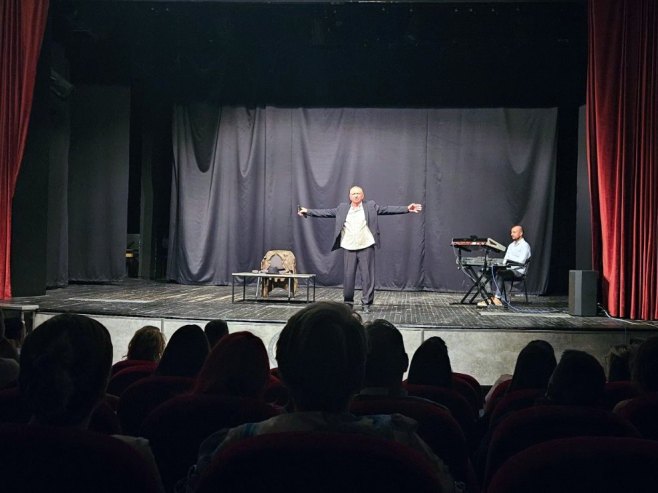 Pavlov publici u Mrkonjić Gradu priredio muzičko-humoristički program