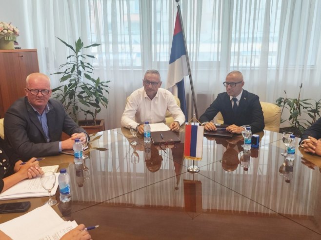 Ostojić i Tomaš potpisali ugovor o kupovini pet stambenih jedinica