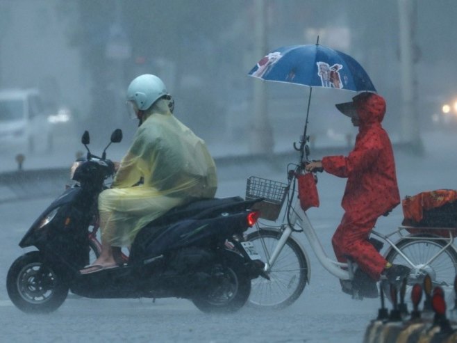 Najmanje 10 osoba poginulo u nevremenu u Kini, evakuisano više od 21.000 ljudi