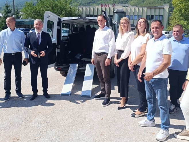 Šeranić u Ribniku: Uručeno novo vozilo za unapređenje socijalne zaštite