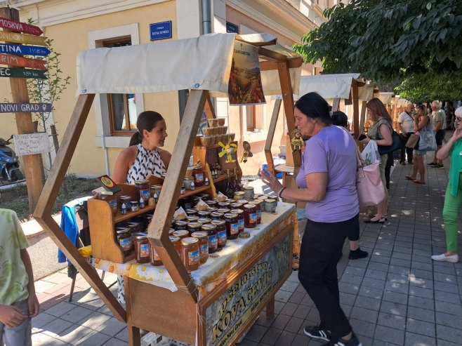 U Novom Gradu "Dani našeg sela" - 25 izlagača predstavlja proizvode