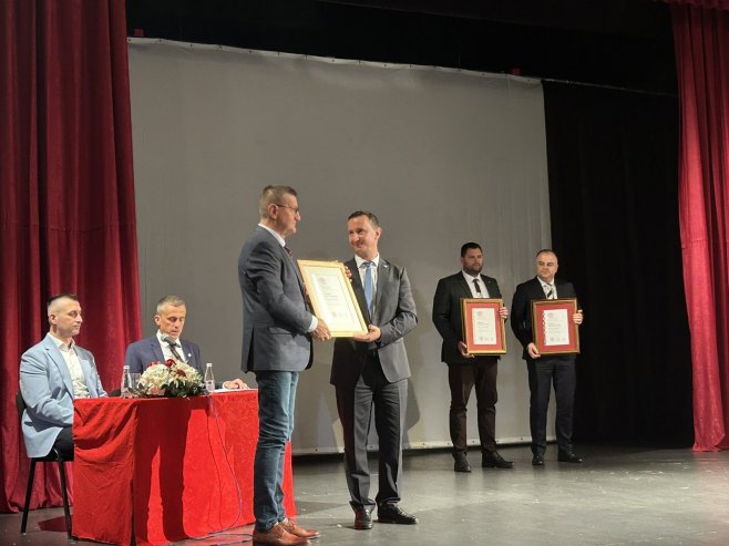 Novinaru RTRS-a Božidaru Stajčiću Plaketa Grada Trebinja (FOTO)