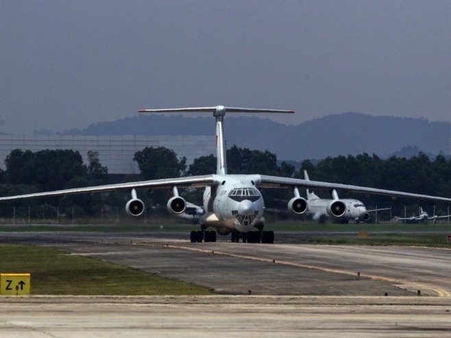 Ruski avion stigao u pomoć: Il-76 za gašenje šumskih požara sletio u Niš