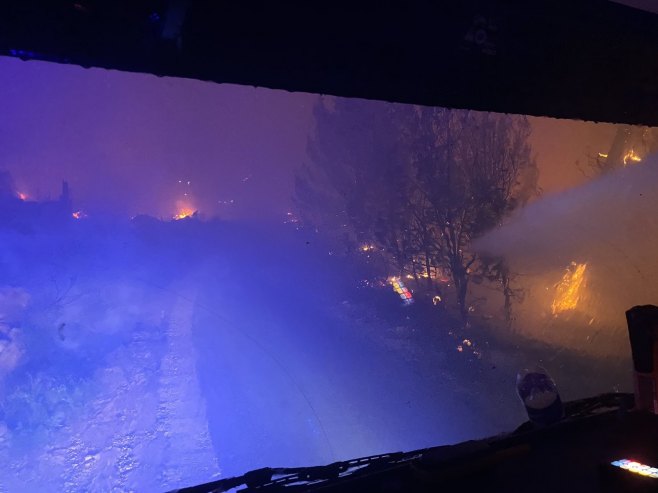 Požar na Ivanici se proširio tokom noći: Јak vjetar rasplamsao vatru između Trebinja i Dubrovnika