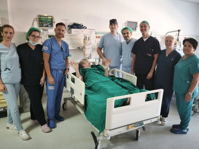 Prva operacija koljena uz pomoć robota u UKC-u Srpske