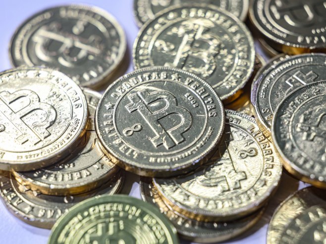Cijena bitkoina premašila 71.000 dolara