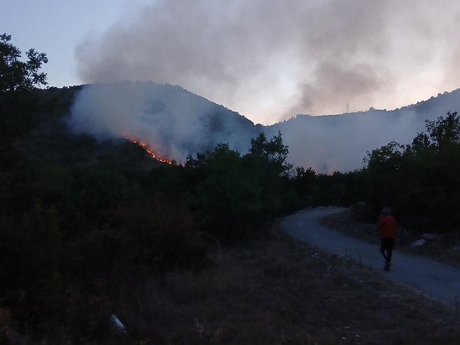 Trebinje: Požar se proširio prema Bobovištu i Zaplaniku