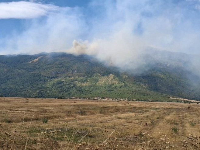 I dalje gori kod Bosanskog Grahova, vjetar otežava gašenje