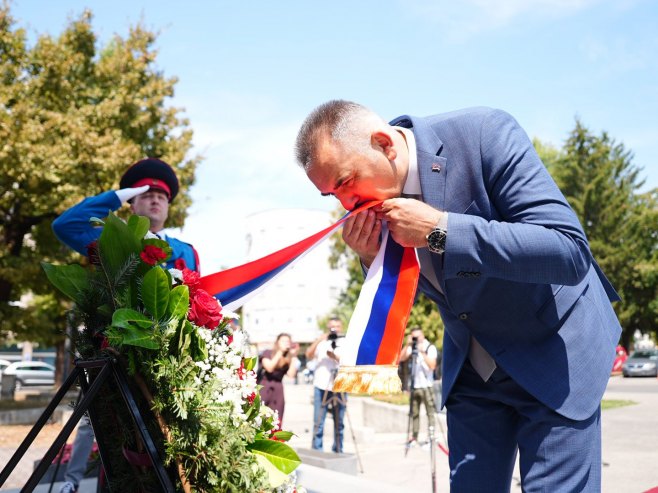 Minić u Prijedoru - odao počast poginulim srpskim borcima (VIDEO)