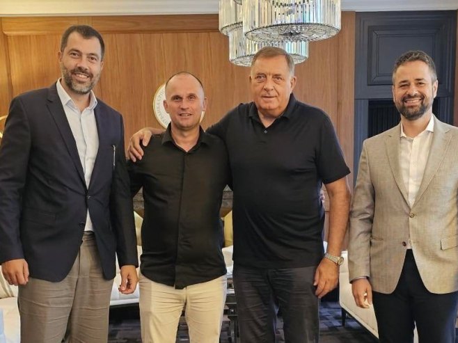 Načelnik Čajniča postao dio SNSD-a Načelnik Čajniča postao dio SNSD-a - Foto: Ustupljena fotografija