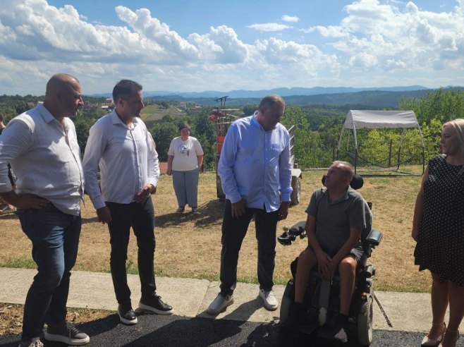 Dodik posjetio borca Željka Pajića: Asfaltiran lokalni i pristupni put do kuće RVI (VIDEO)