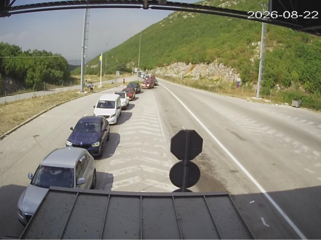 Duge kolone vozila na više prelaza