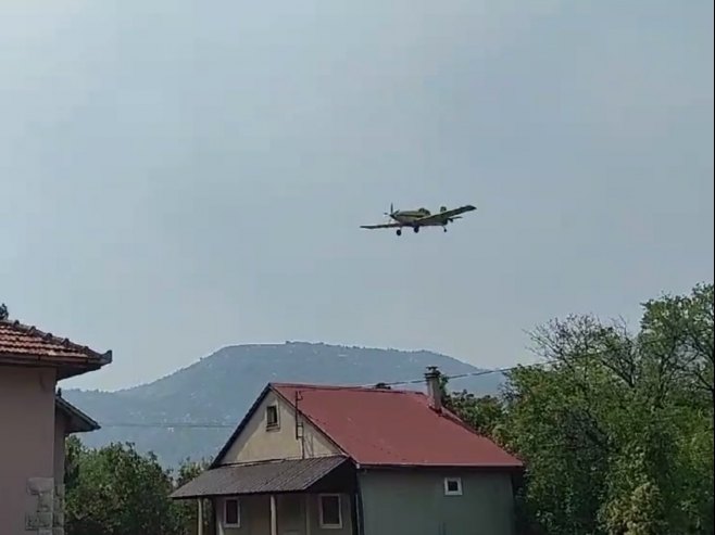 Više požara na području Trebinja, vatru gasi i "er traktor" (VIDEO)
