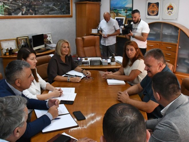 Kuzmićeva u Gradišci sa Adžićem