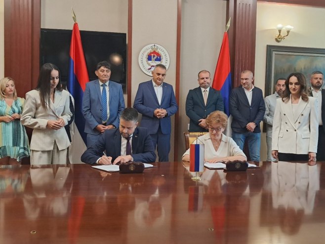Potpisan sporazum za projekat "Vodovod i kanalizacija" - vrijednost 16,76 miliona evra (FOTO)