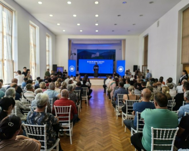 Minić u Bosanskom Petrovcu prisustvuje Prvom saboru povratnika (FOTO)