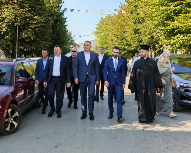 Savo Minić u Bosanskom Petrovcu Savo Minić u Bosanskom Petrovcu - Foto: RTRS