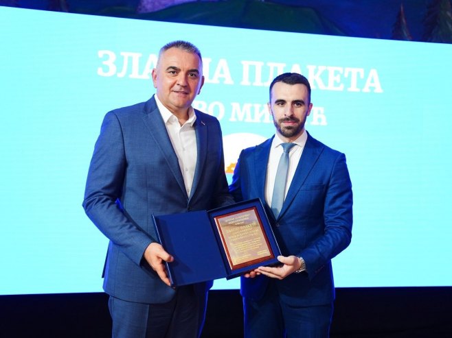 Miniću u Bosanskom Petrovcu uručena zlatna plaketa Centra za podršku povratnicima (FOTO/VIDEO)