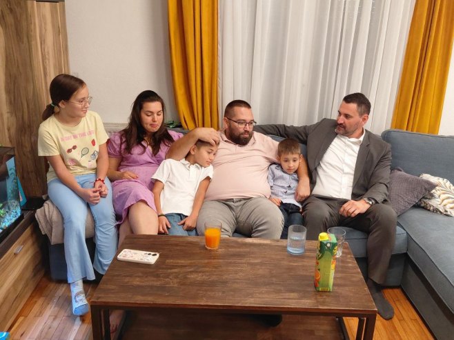 Klokić posjetio porodicu koja se iz Austrije vratila u Omarsku