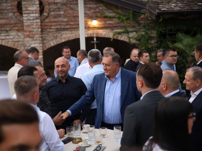 Dodik: Mora se voditi računa o potrošnji, očuvati plate i kupovna moć građana