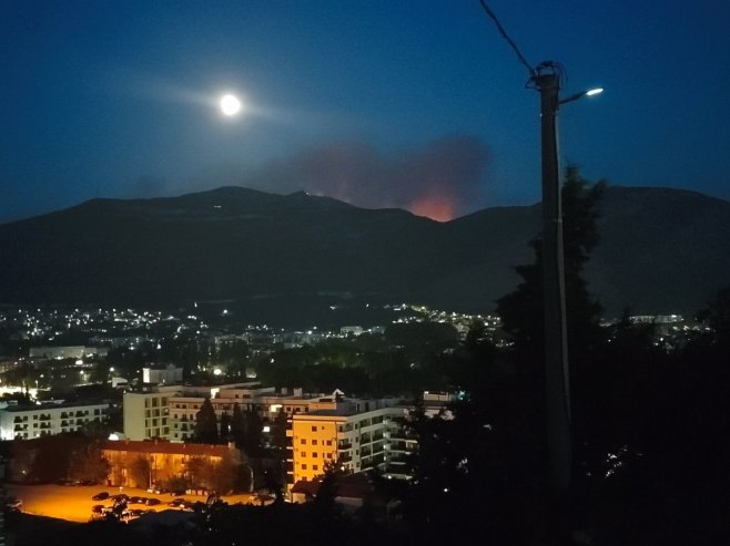 Trebinje: Požar se približio izvorištu i Vodovodu, na terenu brojno ljudstvo