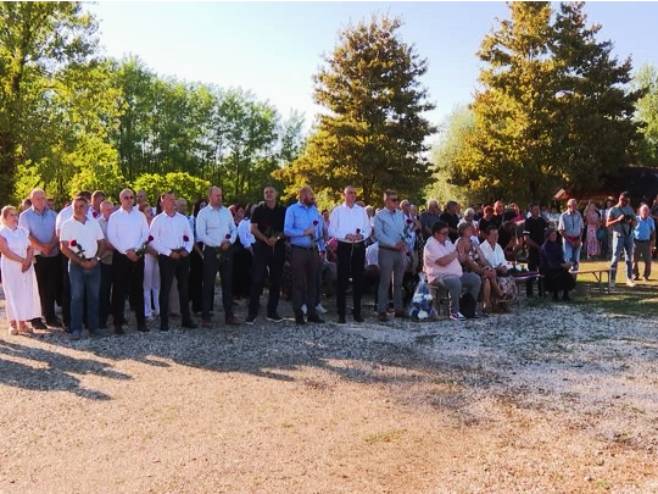 U Bosanskim Lužanima služen pomen - Foto: RTRS