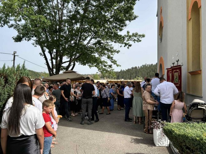 Mitropolit Јefrem služi liturgiju u crkvi Uspenja Presvete Bogorodice u Јošavki; Prisustvuje Dodik (FOTO)