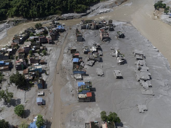 Broj žrtava u poplavama u Nepalu povećan na 579, nestalo 1.924 osoba