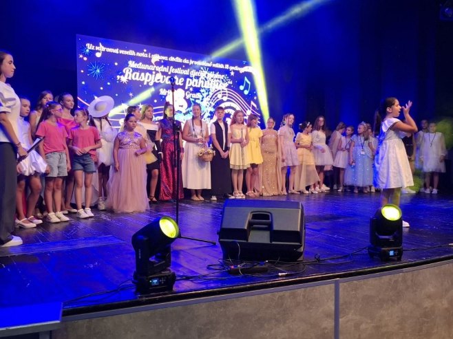 "Raspjevane pahuljice" "Raspjevane pahuljice" - Foto: RTRS