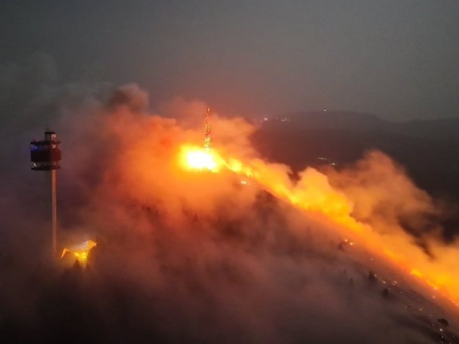 Požar u blizini Radio-relejnog objekta RTRS-a na Trebeviću, naša ekipa učestvovala u gašenju (FOTO/VIDEO)