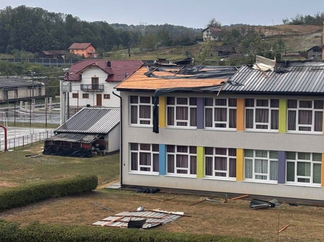 Oštećena škola u Prnjavoru Oštećena škola u Prnjavoru - Foto: SRNA