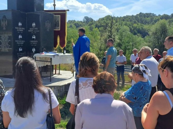 U Tobutu kod Lopara služen parastos U Tobutu kod Lopara služen parastos - Foto: Ustupljena fotografija
