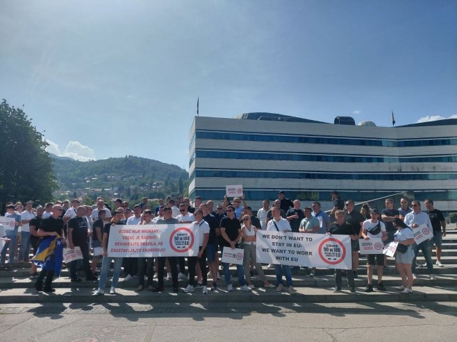 Protest vozača sa Zapadnog Balkana zbog ograničenja boravka u Šengenskoj zoni (VIDEO)