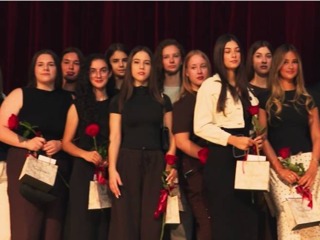 Grad Prnjavor 38 vukovaca i đaka generacije nagradio sa po gramom zlata (VIDEO)