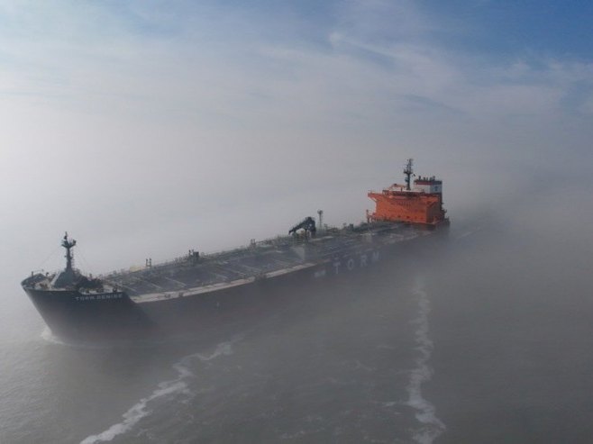 Tanker (foto: EPA/OLIVIER HOSLET - ilustracija) - 