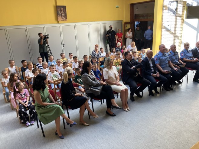 Budimir i Kostrešević na predavanju za učenike o bezbjednom učešću u saobraćaju