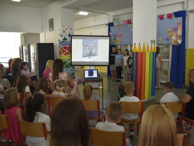 Posjeta Osnovnoj školi "Branislav Nušić" Posjeta Osnovnoj školi "Branislav Nušić" - Foto: SRNA