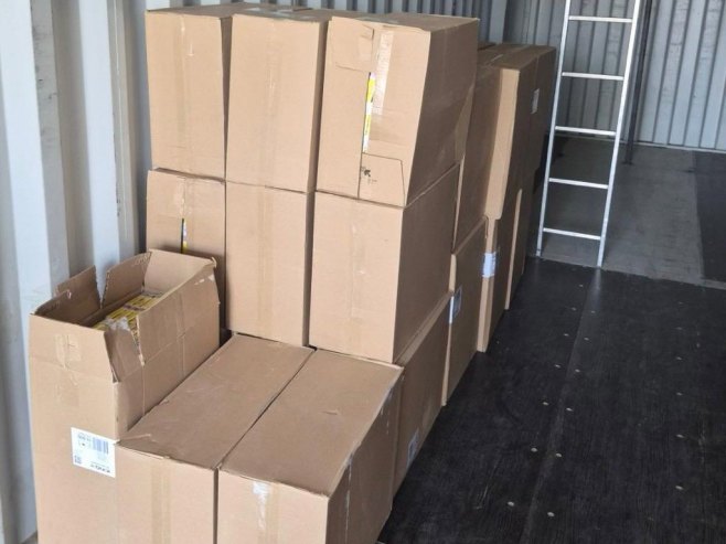 Uhapšen kamiondžija zbog krijumčarenja cigareta vrijednih 75.000 evra