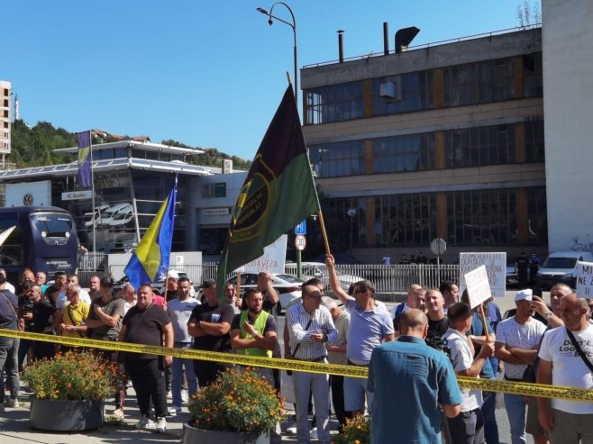Rudari stigli na protest ispred Vlade FBiH