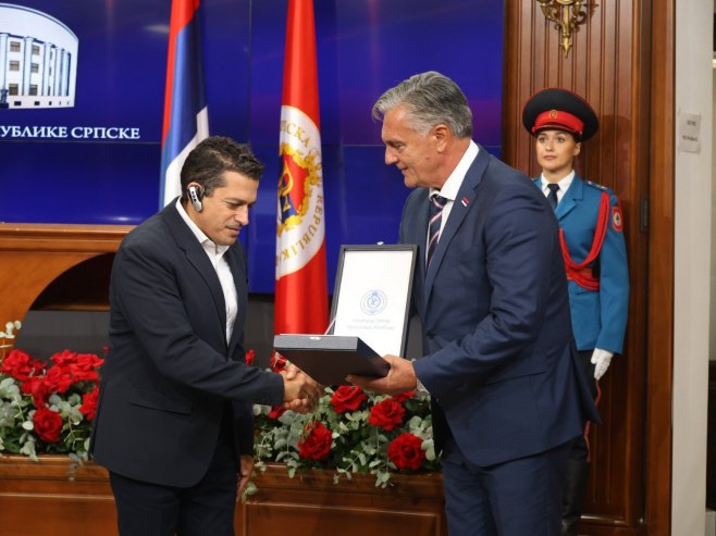 Karan odlikovao Šiklija i Peleg Ordenom zastave Republike Srpske (VIDEO)