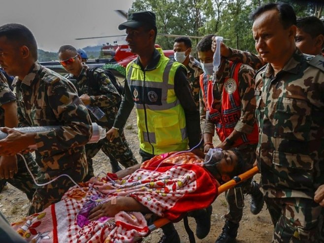 Dva živa zarobljena radnika spasena iz tunela devet dana nakon poplava u Nepalu