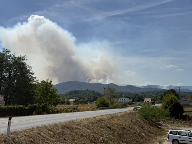 U Tesliću bukte požari: Najteže na području Buletića gdje gori više od 100 hektara šume