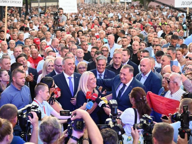 Centralna tribina u Šamcu: SNSD na čelu sa Dodikom spreman da provodi sve zacrtane ciljeve (FOTO)