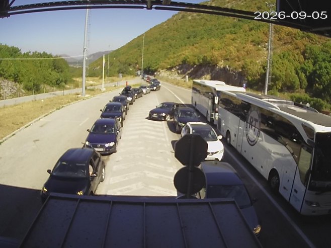 Duge kolone vozila na ulazu u BiH