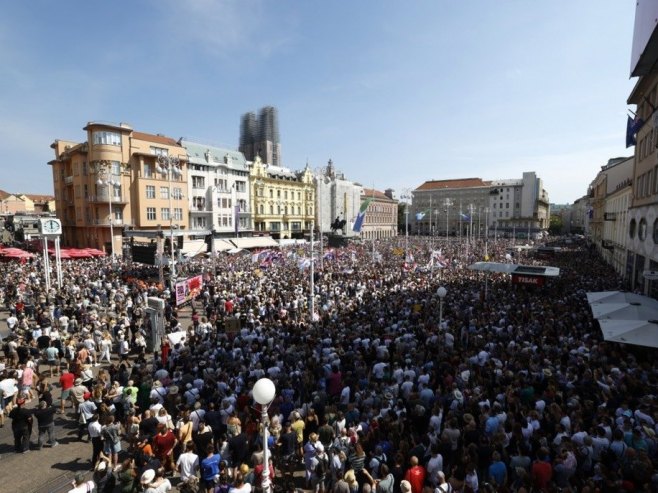 Desetine hiljada ljudi na protestu u Zagrebu protiv skladištenja opasnog otpada u Lici