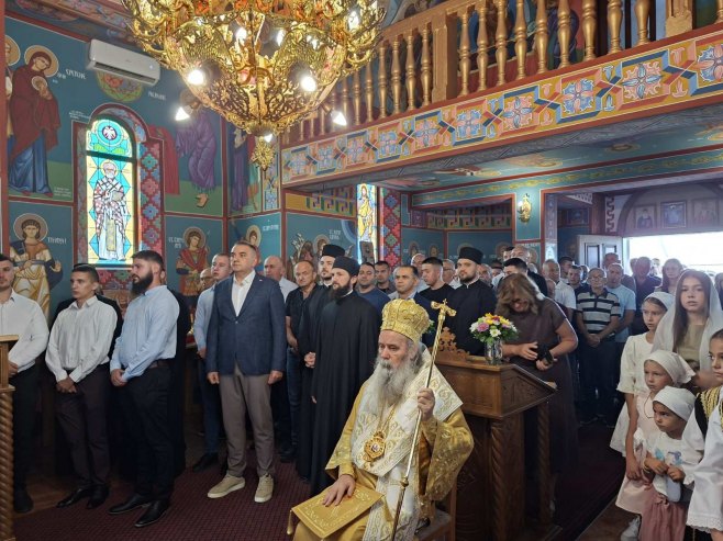 Vladika Fotije služi liturgiju u Kruškovom Polju; Prisustvuje Minić