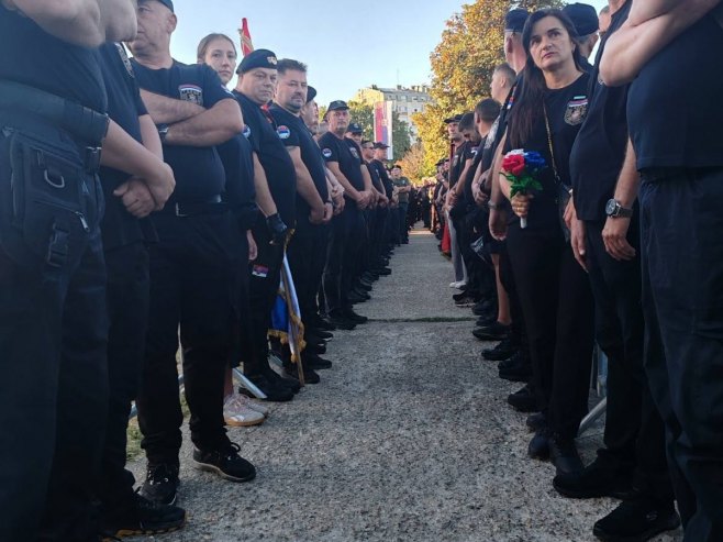 Gardisti Srpske formirali špalir u čast generala Mladića
