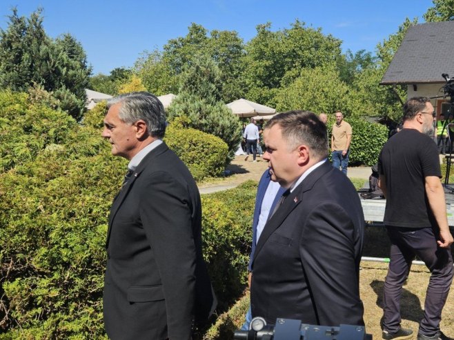 Karan i Budimir odali počast generalu Mladiću u crkvi Svetog Luke (FOTO)